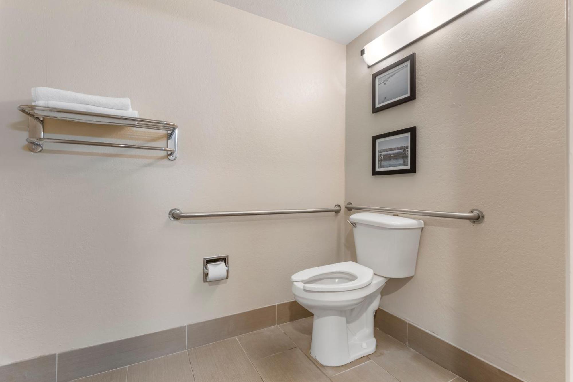 Comfort Hotel *